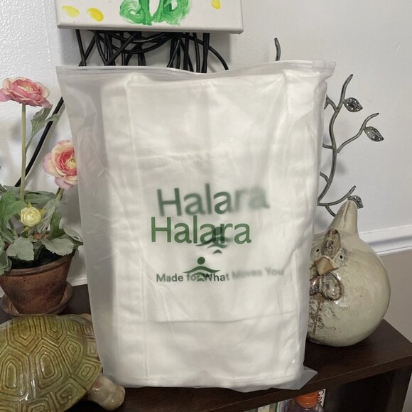 Halara Letter Print Casual Canvas Tote Bag In White - NWOT - Picture 3 of 3
